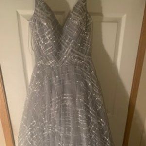 Does not fit and only worn once.